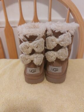 Ugg Bailey Bow Girls Size 9
